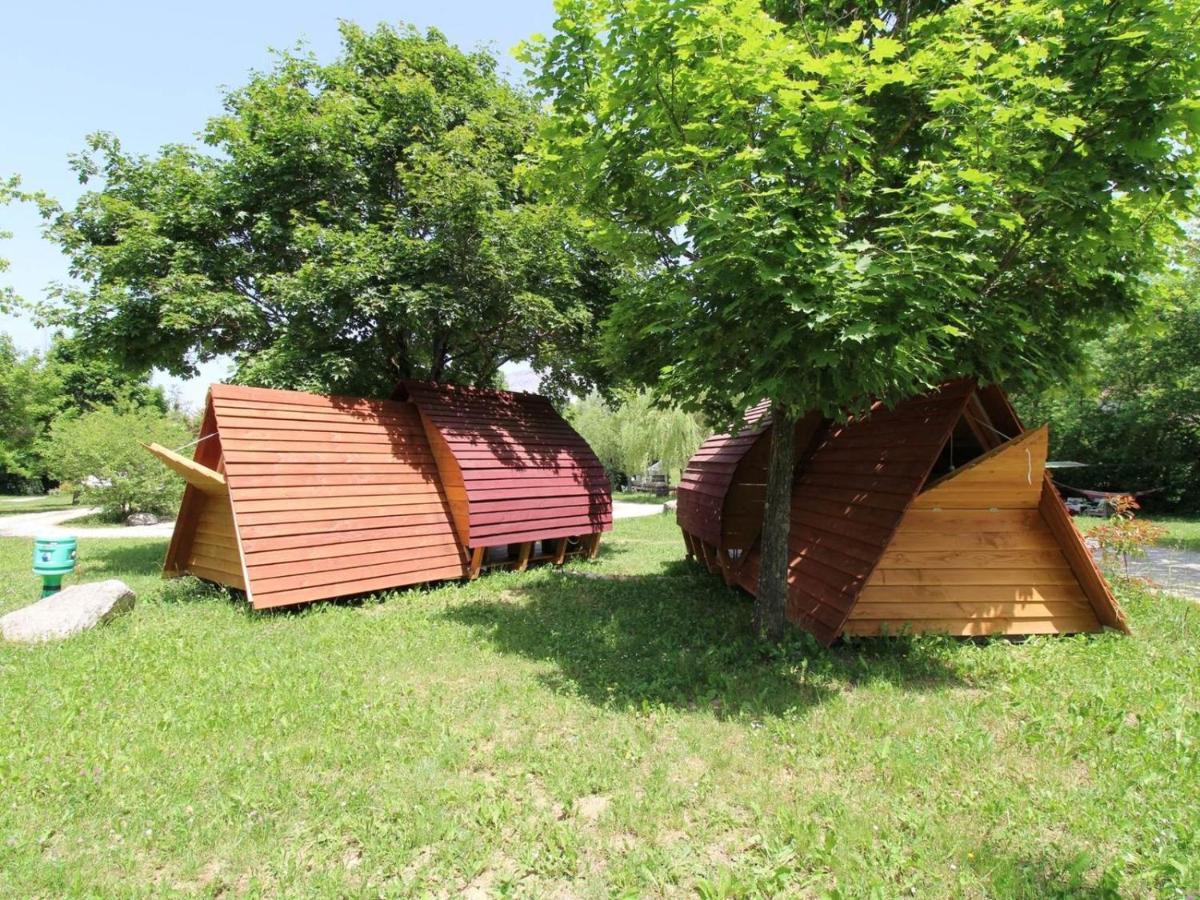 Habitat Createur - Hebergements Insolites Au Camping Municipal "Les Ecureuils" Recoubeau-Jansac Bagian luar foto