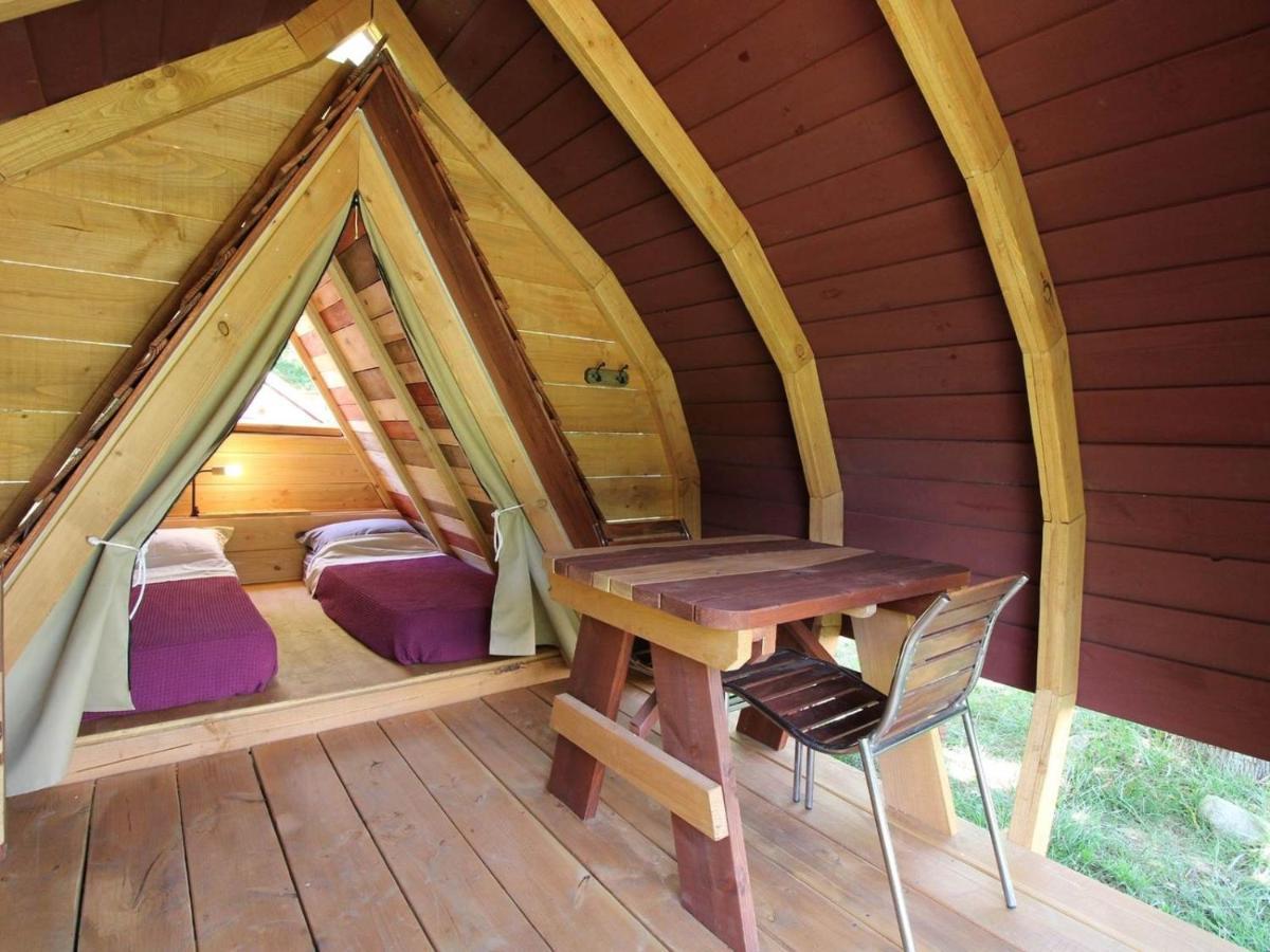 Habitat Createur - Hebergements Insolites Au Camping Municipal "Les Ecureuils" Recoubeau-Jansac Bagian luar foto