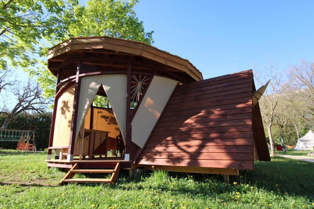 Habitat Createur - Hebergements Insolites Au Camping Municipal "Les Ecureuils" Recoubeau-Jansac Bagian luar foto