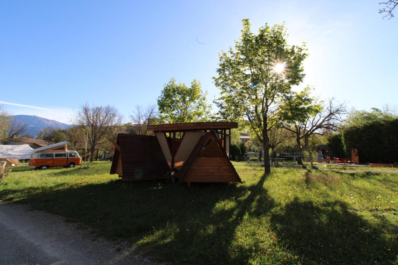 Habitat Createur - Hebergements Insolites Au Camping Municipal "Les Ecureuils" Recoubeau-Jansac Bagian luar foto