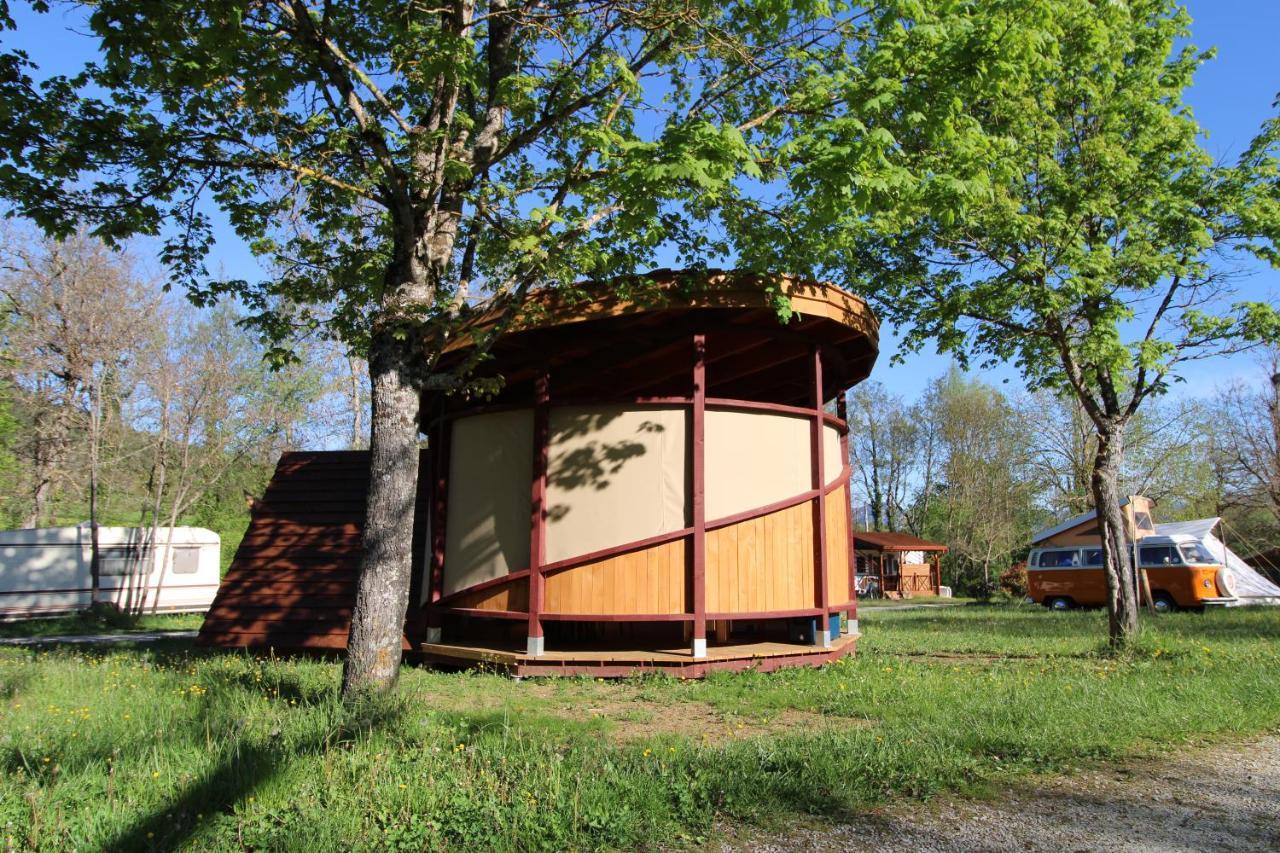 Habitat Createur - Hebergements Insolites Au Camping Municipal "Les Ecureuils" Recoubeau-Jansac Bagian luar foto