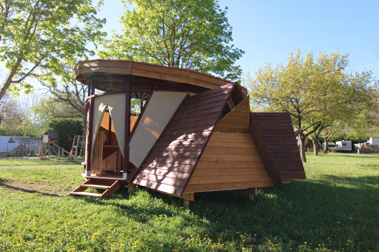 Habitat Createur - Hebergements Insolites Au Camping Municipal "Les Ecureuils" Recoubeau-Jansac Bagian luar foto