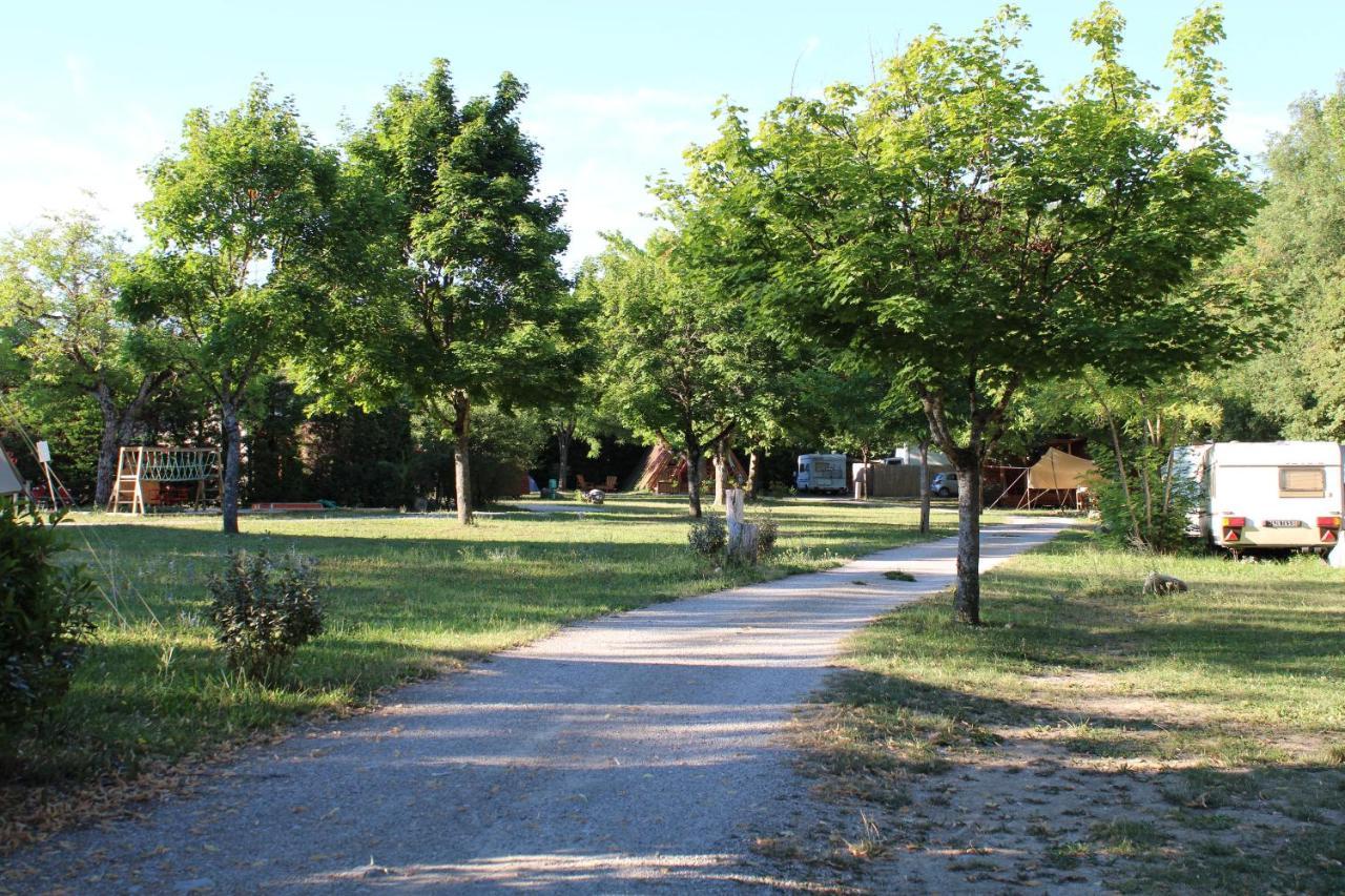 Habitat Createur - Hebergements Insolites Au Camping Municipal "Les Ecureuils" Recoubeau-Jansac Bagian luar foto